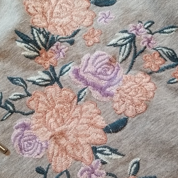 ✅SOLD✅H&M embroidered hoodie size L - Picture 2 of 8